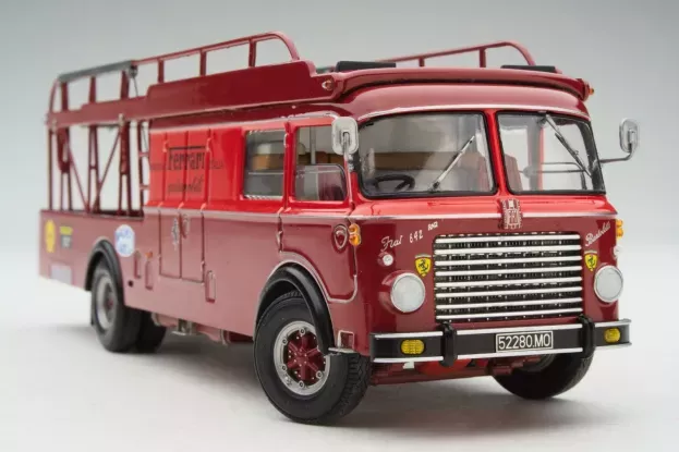 Exoto Fiat Bartoletti Race Car Transporter Scuderia Ferrari 1956 1:43 EXO00012